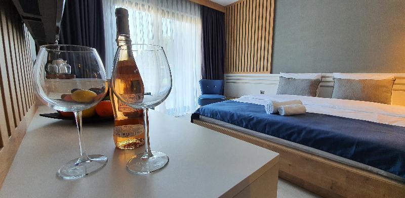 L Hotel Саригерме Екстериор снимка